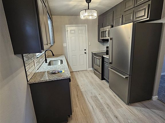 3rd image of 111 NE Dunlop St