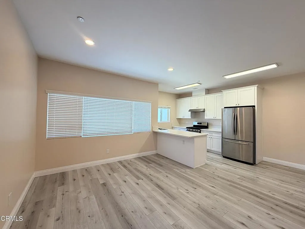 2 bed, 2.0 bath, 1300 sqft, $3,850 — Photo 4