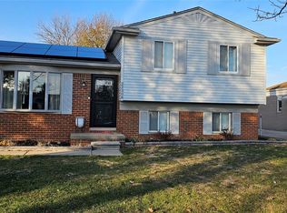 22308 Larch St, Woodhaven, MI 48183