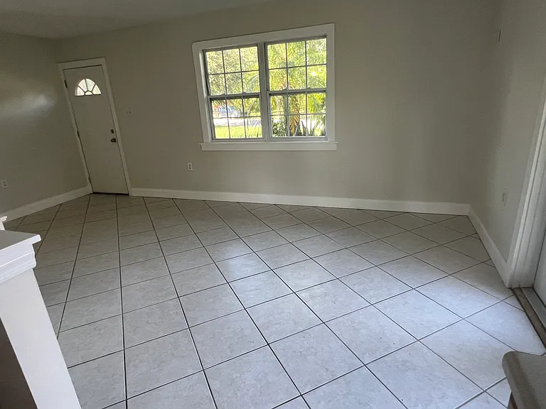 4481 Crestwood Dr N — Photo 3