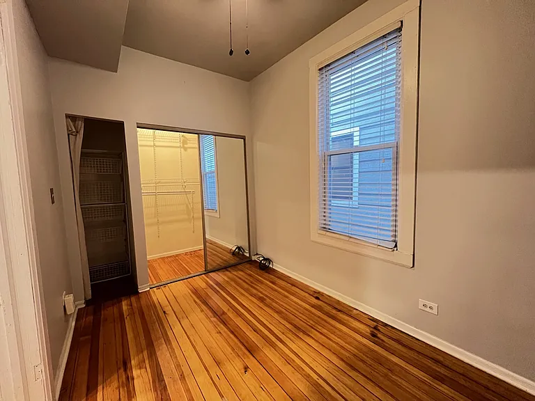 2335 W Barry Ave #2 — Photo 17