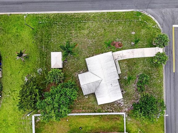 2nd image of 2296 18th Ave SW