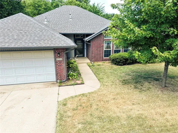 517 SE Goshawk Dr, Norman, OK 73072
