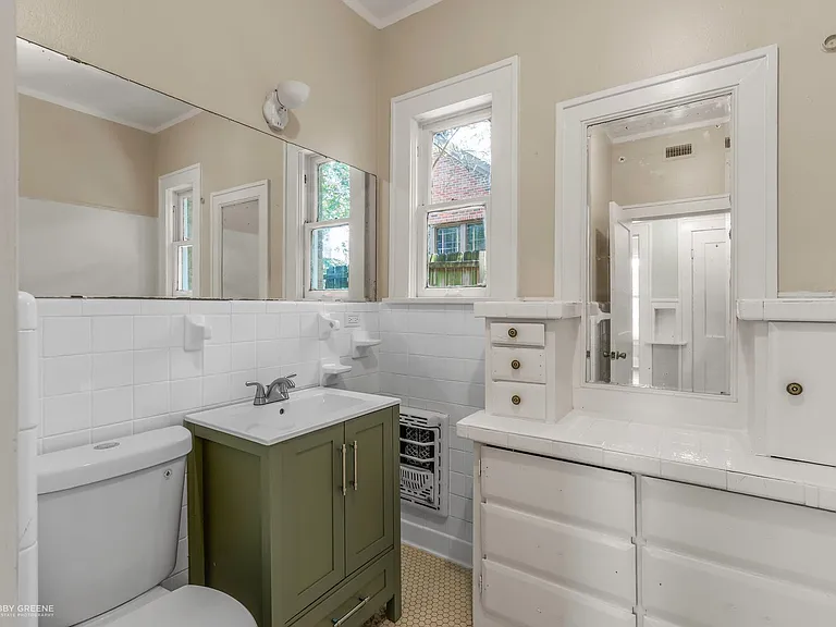 561 Forest Ave — Photo 15