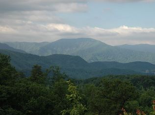 1056 E Foothills Dr, Gatlinburg, TN 37738