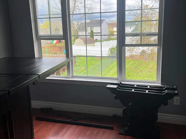 7087 Lochmoor Dr, Ypsilanti, MI 48197