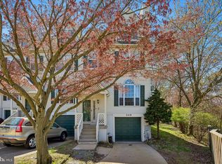 305 Sage Ln, Philadelphia, PA