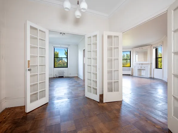 194 Riverside Drive image 7 of 26