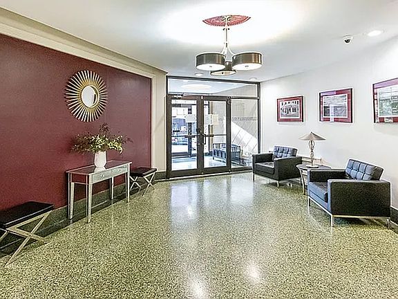 2nd image of 3210 Arlington Ave APT 1C