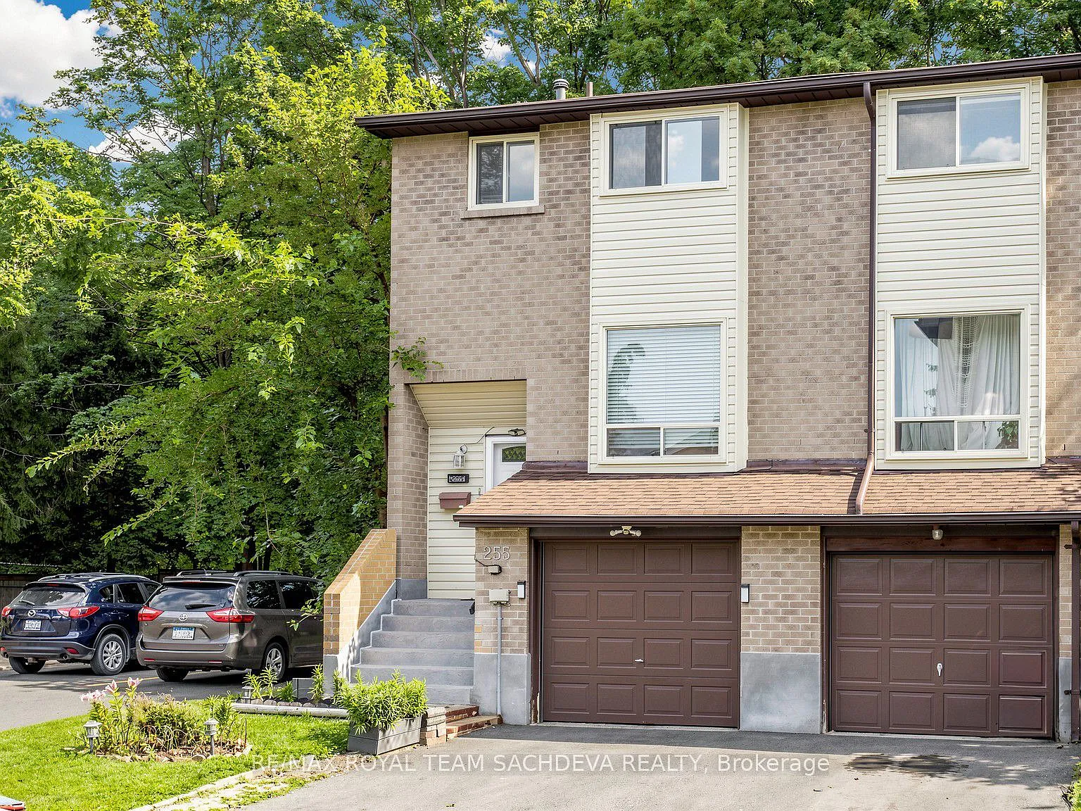 4 bed, $2,850 — Photo 1