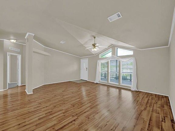 3rd image of 146 Yaupon Dr