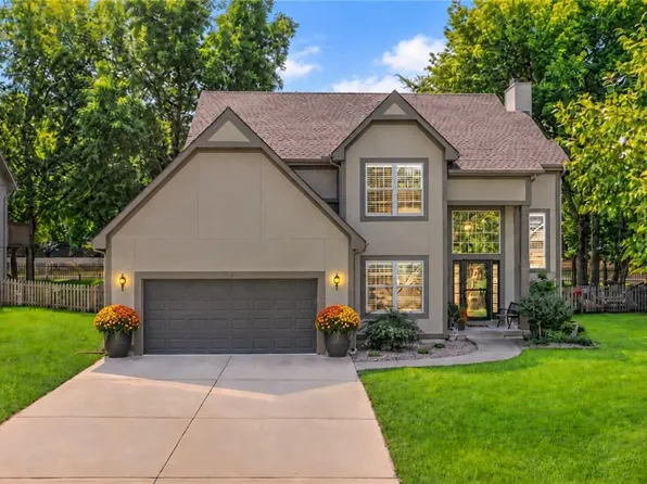 509 NE Garnet Ln, Lees Summit, MO 64064