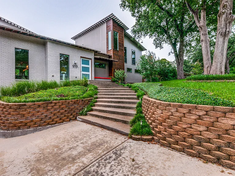 919 Knott Pl — Photo 14