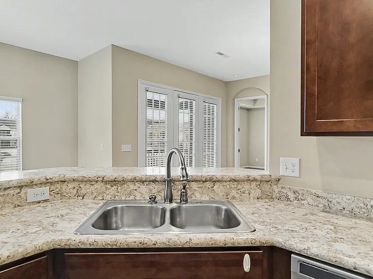 800 Redwood Ln — Photo 22