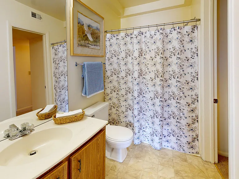Crystal Lake Apartments — Photo 15
