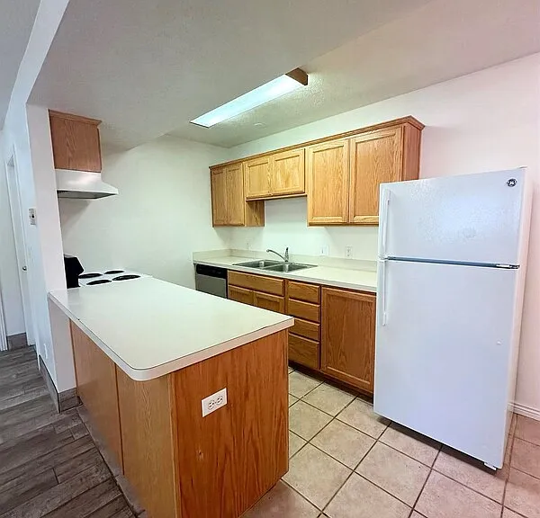 1675 W 100 N #B — Photo 2