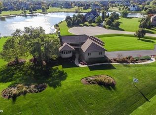 8 Regan Ln, Hawthorn Woods, IL 60047