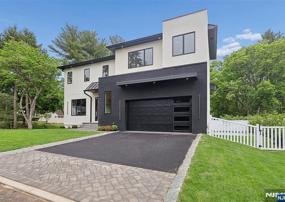 1st image of 1 Bancroft Pl