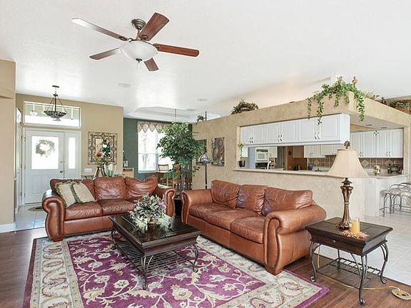 5th image of 302 Heatherpoint Dr
