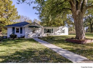 402 7th St, Illiopolis, IL 62539