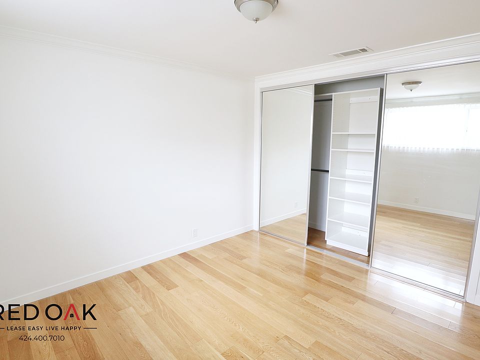 1st image of 14047 Moorpark St #7