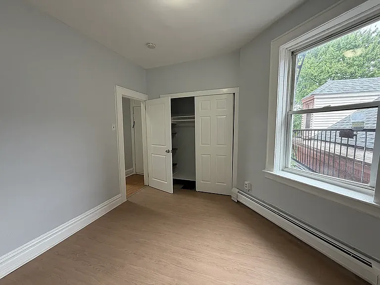 520 37th St #3L — Photo 3