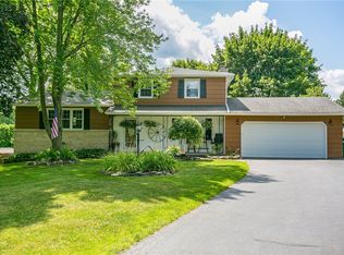 17 Parkland Dr, Fairport, NY 14450