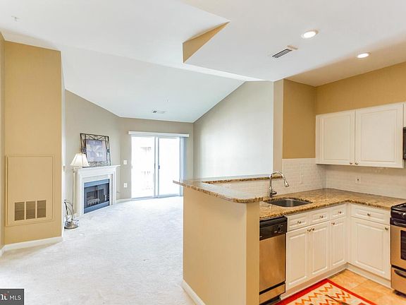 5th image of 2204 Westcourt Ln APT 409