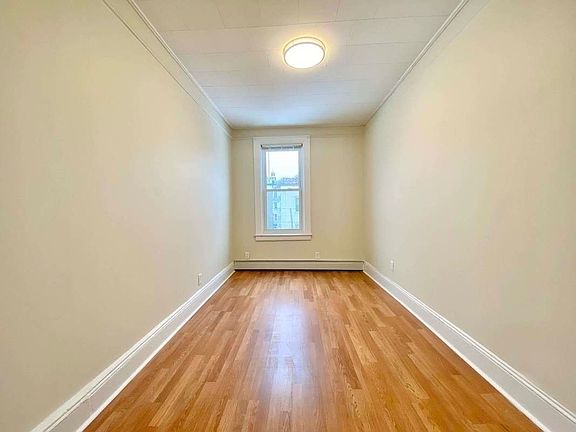 4th image of 24-36 42nd St #2RR
