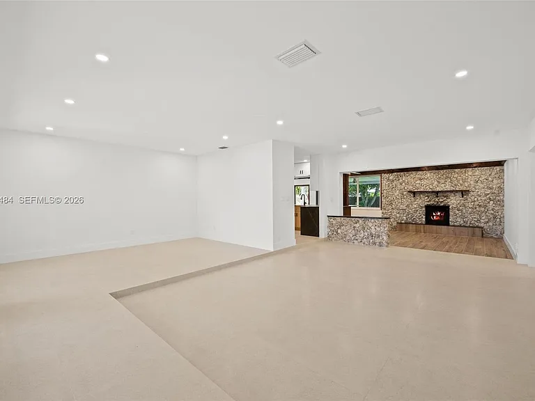 5421 Buchanan St — Photo 7