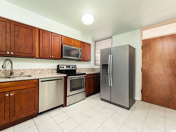 4th image of 500 University Ave APT 320