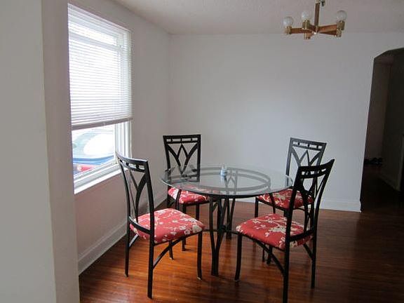3rd image of 257 Heath St