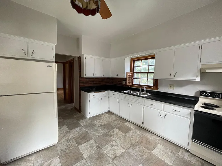 3958 E Plankinton Ave — Photo 3