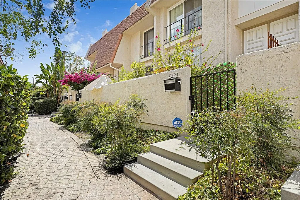 3 bed, 2.5 bath, 1568 sqft, $4,950 — Photo 1