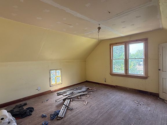 4th image of 729 Park St
