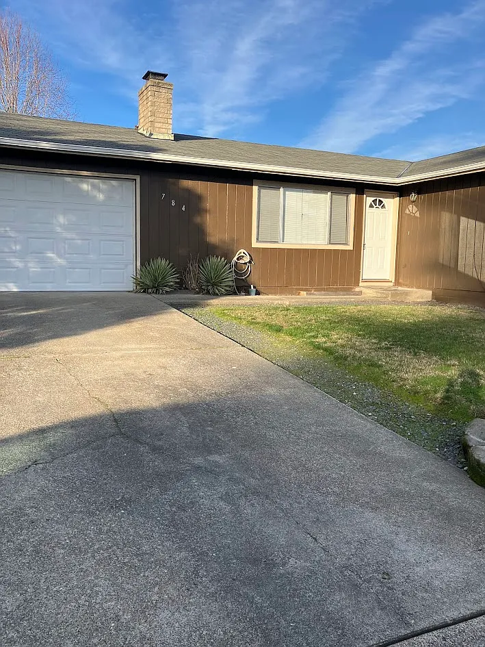 784 NW Carol Dr #1 photo 1