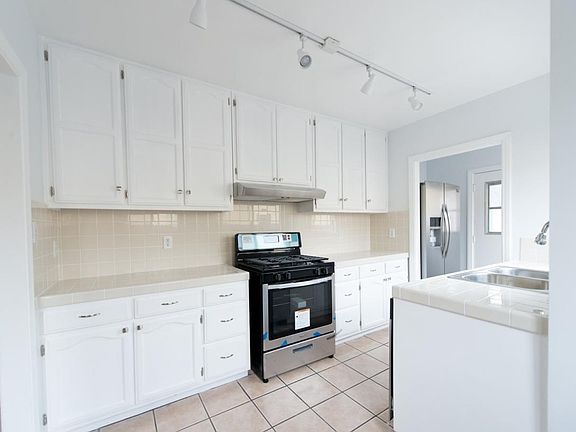 3rd image of 4018 Higuera St