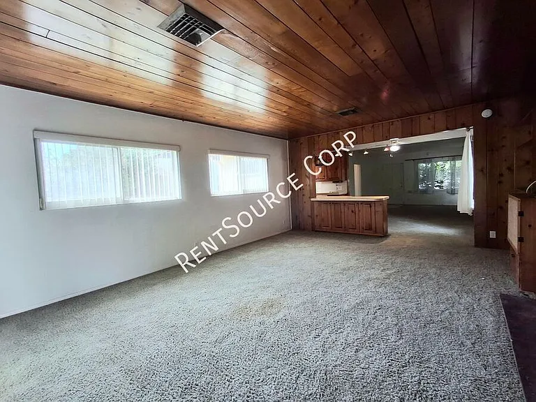 24654 Walnut St — Photo 13