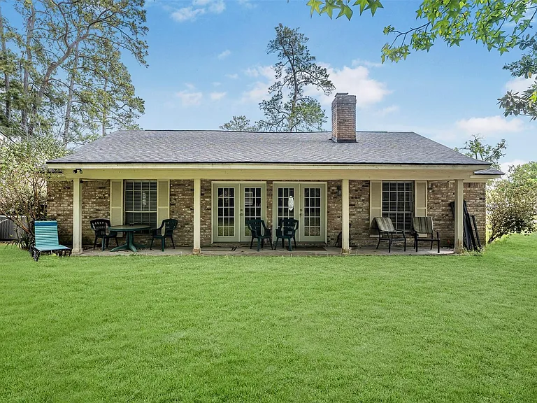 635 Chapel Hill Dr — Photo 1