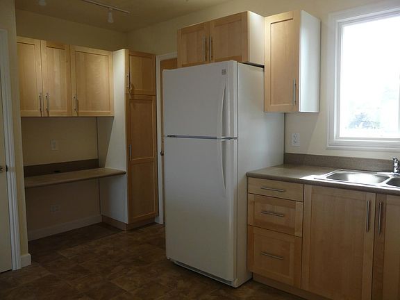 4th image of 221 Laurel St APT 2