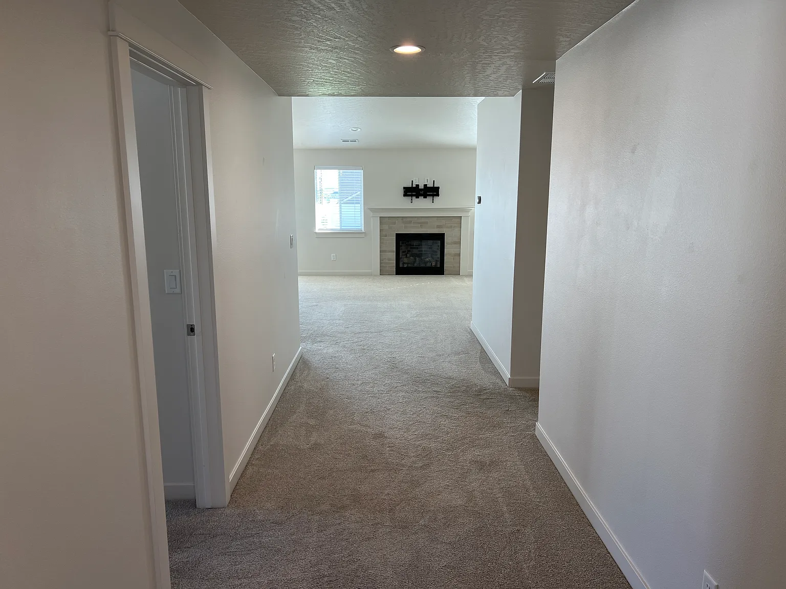 3 bed, 1408 sqft, $2,850 — Photo 2