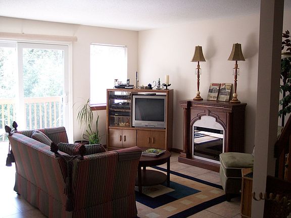 Living room w/sliders to deck