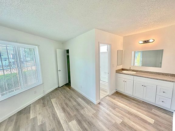 2nd image of 2712 Abbot Kinney Blvd APT 3