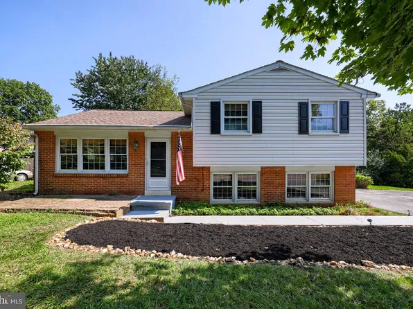 41 Fresh Meadow Dr, Lancaster, PA 17603