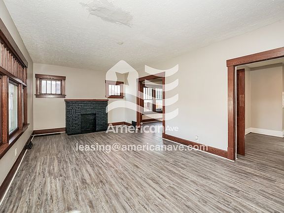 1113434_002_living_room_3.jpg