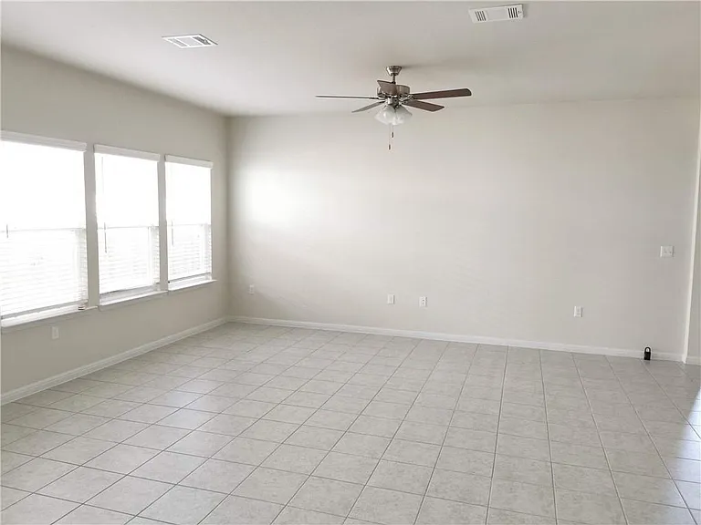 10504 Alemoor Dr — Photo 2
