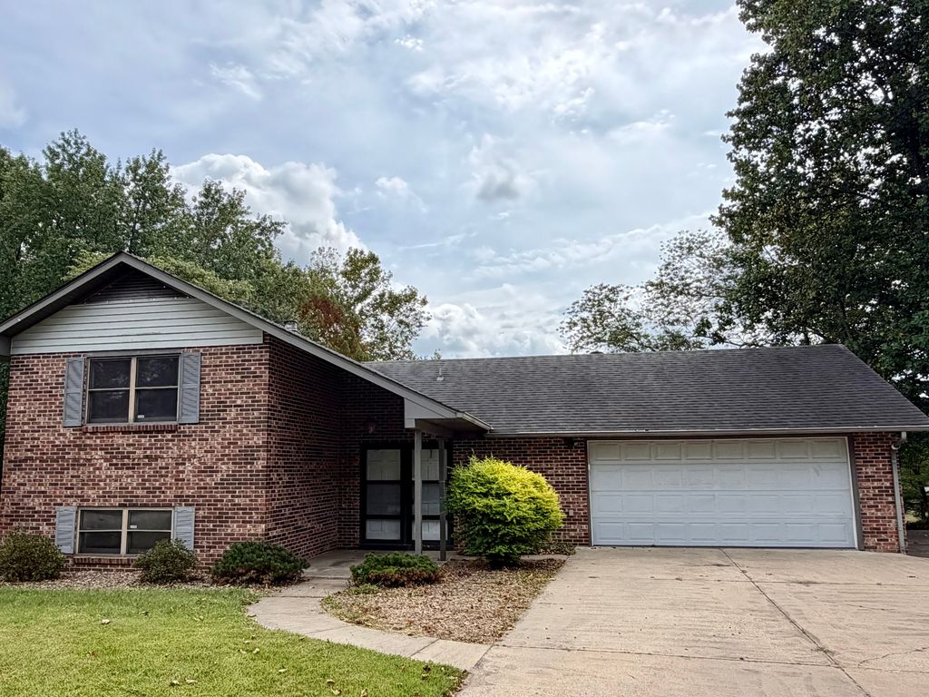 1825 Bainbridge Rd - Property Image