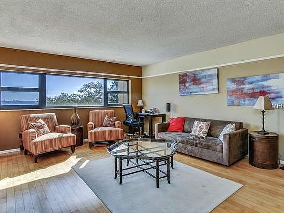 3rd image of 4141 Bayshore Blvd APT 302