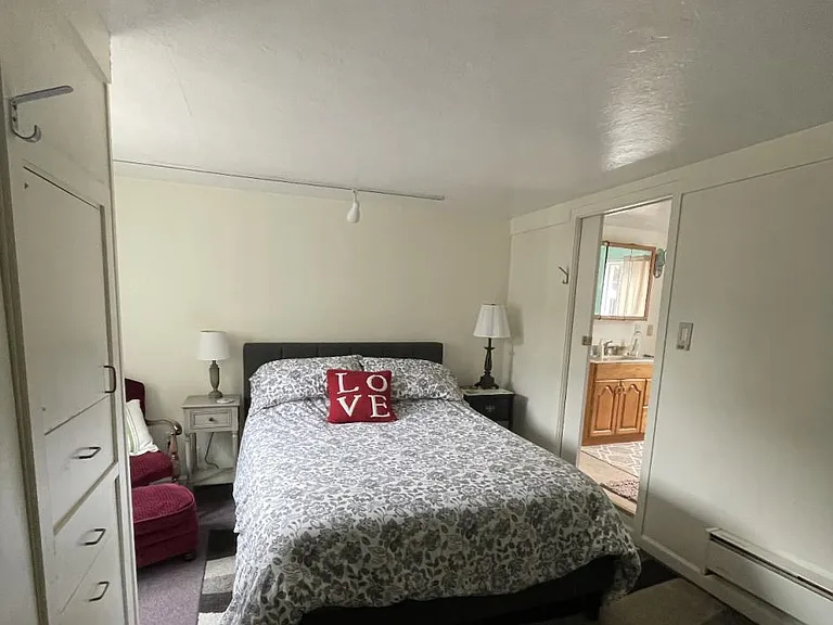 Master Bedroom with Queen sized bed
