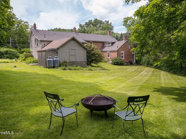3 Lake Buel Rd, Great Barrington, MA 01230